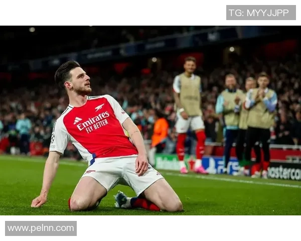 足球明星的奢华生活与背后的混乱现实揭示了名利的双刃剑